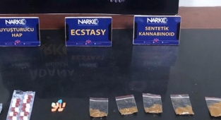 Uyuşturucu satışı yaptığı iddiasıyla 2 kişi yakalandı