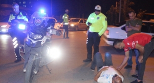 Adana'da kamyonetten düşen kişi yaralandı