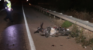 Hafif ticari araçla çarpışan motosikletin sürücüsü öldü