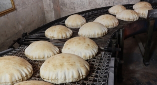 İHH, Suriye'de günde 300 bin ekmek dağıtıyor