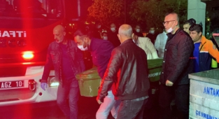 Nehre atlayan 3 arkadaştan biri boğuldu