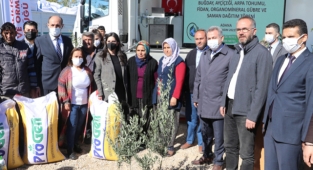 Sarıeroğlu fidan dağıttı