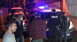 Vatandaşlar yakaladıkları hırsızlık şüphelisini darp etti