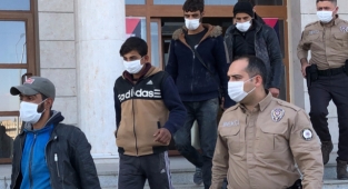 Yasa dışı yollarla giren 8 yabancı uyruklu yakalandı