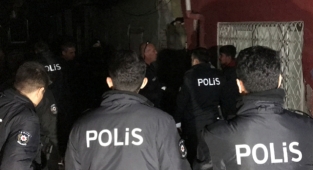 HIRSIZLAR KAPANA KISILDILAR