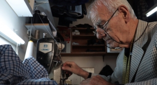 67 yıllık terzi mesleğini yaşatmak istiyor