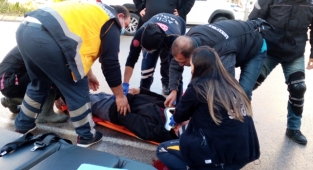 Adana'da kamyonetin çarptığı yaya yaralandı