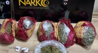 Çantasından uyuşturucu çıktı