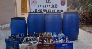 Hatay'da 1715 litre sahte içki ele geçirildi