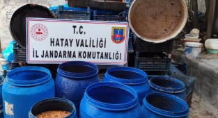 Hatay'da 2 bin 390 litre sahte içki ele geçirildi