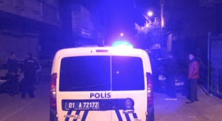 Hırsızlık şüphelisi girdiği otomobilde yakalandı