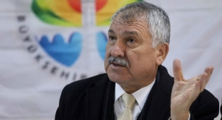 “Hizmetin önünü kesiyorsunuz”