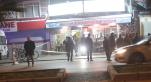İş yerinin önünde silahlı saldırıya uğrayan kişi yaralandı