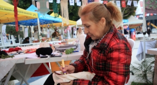 Kadınlar el emeği ürünlerle aile ekonomisine katkı