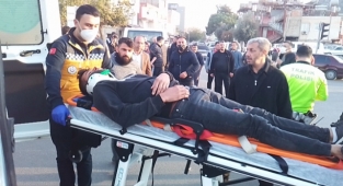 Kamyonet ile motosiklet çarpıştı: 1 yaralı