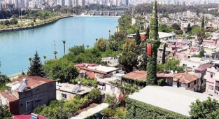 Köprülü'de bir çökme hikâyesi yaşanıyor