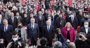 Kozanllar,Kılıçdaroğlu ve Karalar’ı bağrına bastı