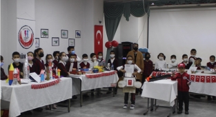 Öğrenciler, atık malzemelerden teknolojilerin maketlerini yaptı