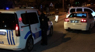 Polisten kaçmaya çalışan 3 zanlı yakalandı