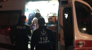 Tartışma çıkan kadınla erkek arkadaşı birbirlerini bıçakladı