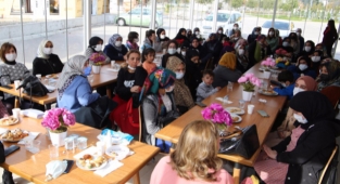 Yüreğirli kadınlara ‘dijital şiddetle mücadele’ semineri
