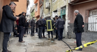 Adana'da evde çıkan yangında bir çocuk yaralandı