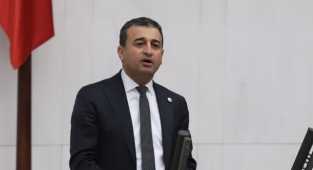 Gareziniz, Adana’ya mı, Seçilmiş Belediye Başkanımız Zeydan Karalar’amı?
