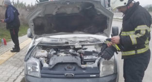 Hatay'da seyir halindeki otomobil yandı