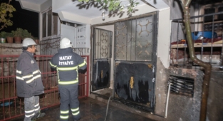 Hatay'da yangın çıkan ev kullanılamaz hale geldi