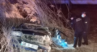 İki otomobilin çarpışması sonucu 1 kişi öldü, 2 kişi yaralandı