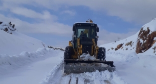 Kar nedeniyle kapanan 19 mahallenin yolu ulaşıma açıldı