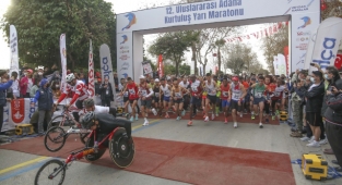 Kurtuluş Yarı Maratonu koşuldu