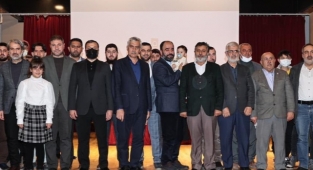 NAMAZ SEVDASI SALONLARA SIĞMADI