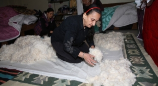 Ödüllü yorgan ustası meslek hayranı
