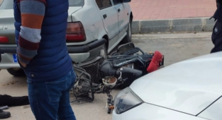 Otomobile çarpan elektrik bisikletin sürücüsü yaralandı