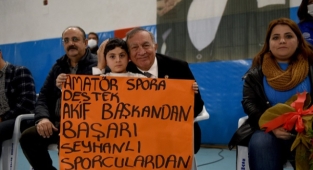 Seyhan’da sporcuya ve ailelerine destek