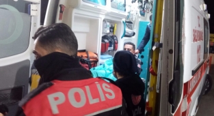 Silahlı kavgada polis bacağından vuruldu