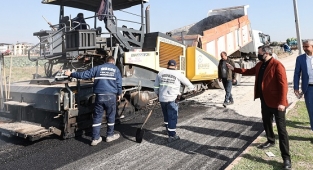 Spor salonunun yolu asfaltlandı