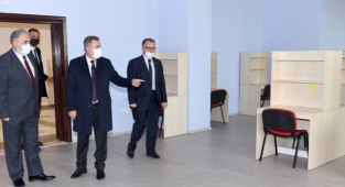 Vali Elban’dan kız yurduna ziyaret