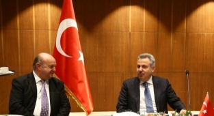 VALİ ELBAN GAZETECİLERLE BULUŞTU