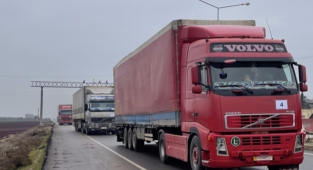 Birleşmiş Milletler, İdlib'e 85 tır insani yardım gönderdi