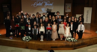 ÇÜ’de piyano festivali yarışması