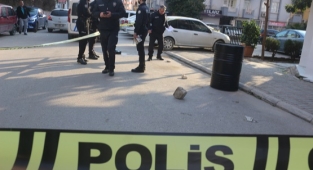 Evinden çıkarken silahlı saldırıya uğradı