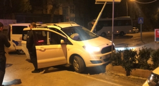 Babasından izinsiz aldığı araçla kaza yaptı