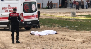 Boşanma aşamasındaki karısını öldürdü