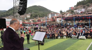 Çay söyledi Fekeliler türküye doydu
