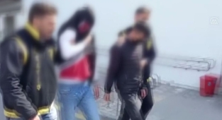 Çocukların cep telefonunu çalanlar yakalandı