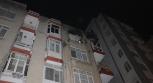 Ev tamamen yandı