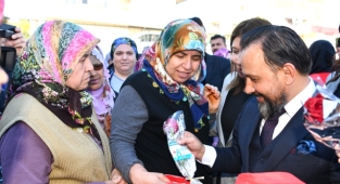 Her kadın saygıyı ve saygınlığı hak etmektedir