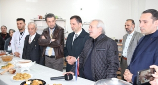 Yüz tutmuş yemekler gün yüzünde